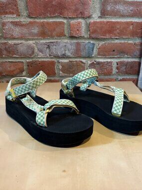 Teva Women's W Flatform Universal Sandal